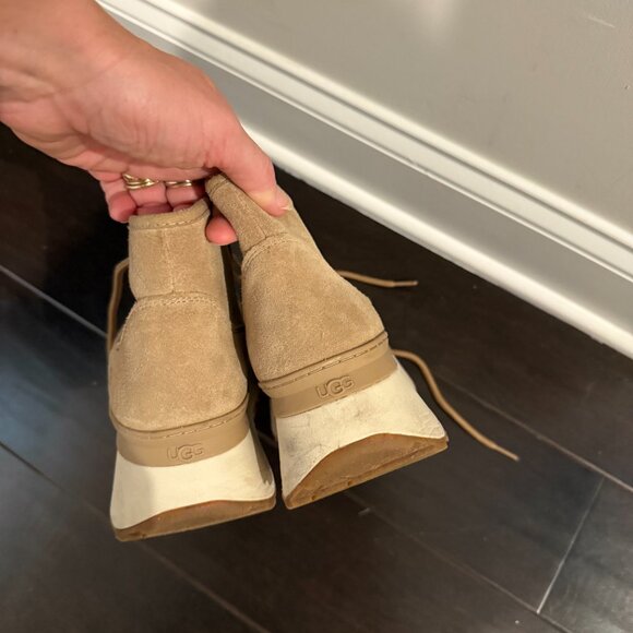 Ugg Platform Boat Shoe - Picture 2 of 4